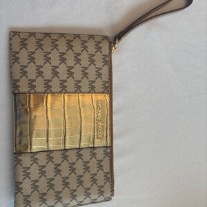 Michael Kors Jet Set Travel Wristlet Wallet